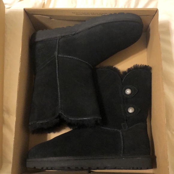 UGG Shoes - 💥 LOWEST PRICE NWT FIRM